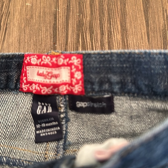 Gap 12-18 months girls denim with embroidered flowers - Picture 2 of 3